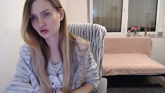 florianikaa online show from January 2025 09:25:01 PM