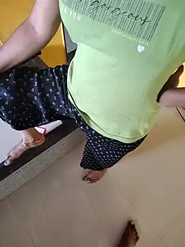 lovelygirl4567 online show from March 2025 04:32:01 AM