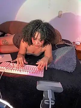 bronwgirl69 online show from March 2025 06:44:02 PM