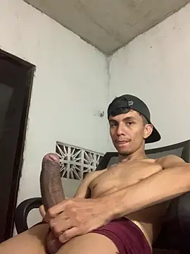 Snapshot of gabrielzinnnn085 chatting on August 2026 10:35:01 PM gabrielzinnnn085 online show from August 2026 10:35:01 PM