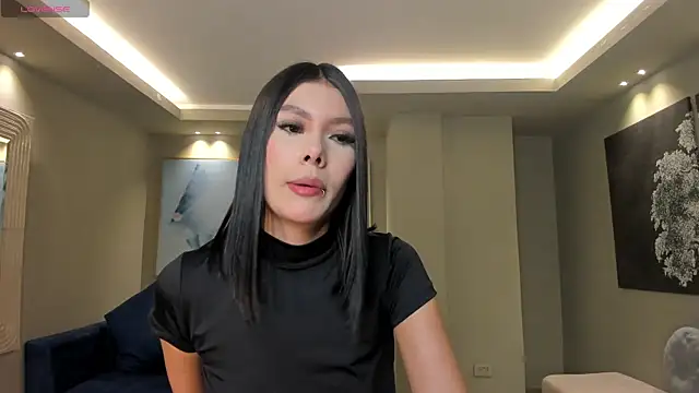 NiaSalvatore online show from October 2025 06:50:01 PM