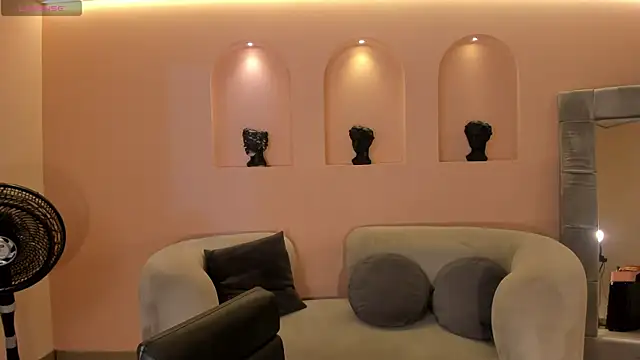 NiaSalvatore online show from October 2025 07:27:02 PM