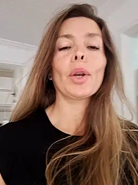 karina warthon online show from September 2025 05:38:01 PM