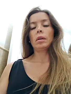 karina warthon online show from October 2025 05:26:02 PM