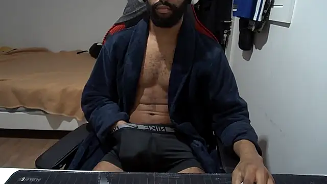 Snapshot of kevi_cocks chatting on January 2025 05:34:01 PM kevi cocks online show from January 2025 05:34:01 PM