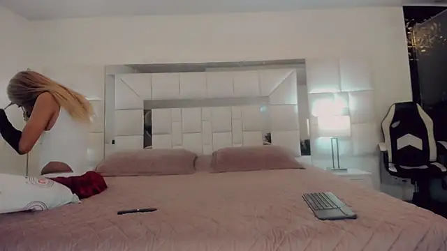 Gisele fox online show from March 2025 07:23:02 PM