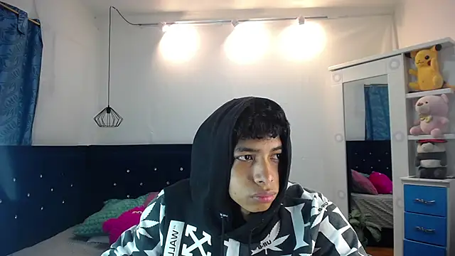 twinkmilk  online show from March 2025 12:46:02 PM