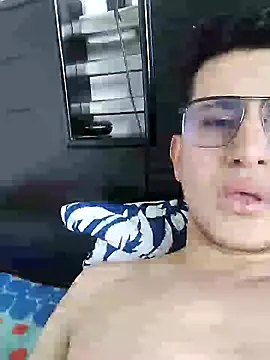 Snapshot of jonatanl31 chatting on January 2025 04:18:02 PM jonatanl31 online show from January 2025 04:18:02 PM