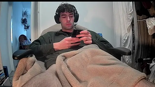 Snapshot of onesieboyx chatting on February 2025 02:15:02 PM onesieboyx online show from February 2025 02:15:02 PM