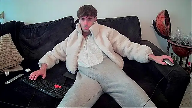 Snapshot of onesieboyx chatting on November 2025 09:52:01 AM onesieboyx online show from November 2025 09:52:01 AM