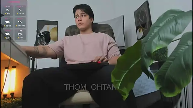 Snapshot of Thom_Ohtani chatting on May 2026 09:43:01 PM Thom Ohtani online show from May 2026 09:43:01 PM