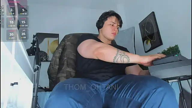 Snapshot of Thom_Ohtani chatting on May 2026 04:18:01 AM Thom Ohtani online show from May 2026 04:18:01 AM