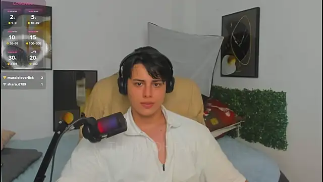 Snapshot of Thom_Ohtani chatting on May 2026 10:50:03 PM Thom Ohtani online show from May 2026 10:50:03 PM