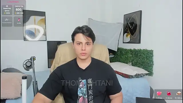 Snapshot of Thom_Ohtani chatting on May 2026 01:56:01 AM Thom Ohtani online show from May 2026 01:56:01 AM