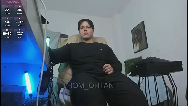 Snapshot of Thom_Ohtani chatting on May 2026 11:33:01 PM Thom Ohtani online show from May 2026 11:33:01 PM