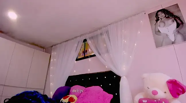 Snapshot of Aliana_Ross chatting on March 2025 11:50:01 AM Aliana Ross online show from March 2025 11:50:01 AM