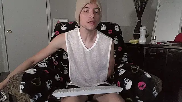 azzel19 online show from January 2025 01:08:01 AM