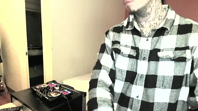 justthetip4209 online show from February 2025 11:52:02 PM