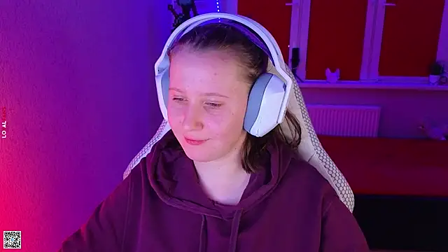 mon lola online show from October 2025 03:30:02 PM