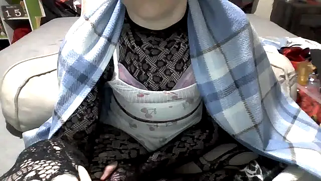 AverageRose online show from March 2025 11:49:02 AM