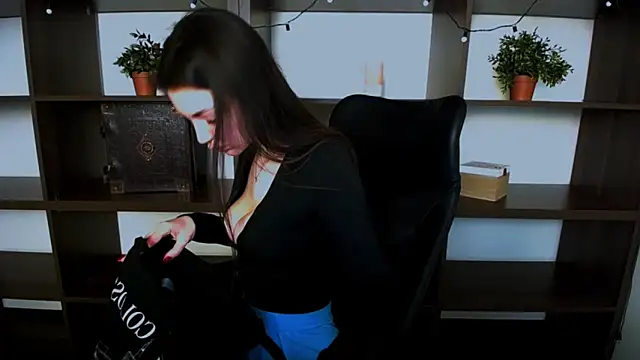 Lexi Jous online show from February 2025 01:07:01 PM