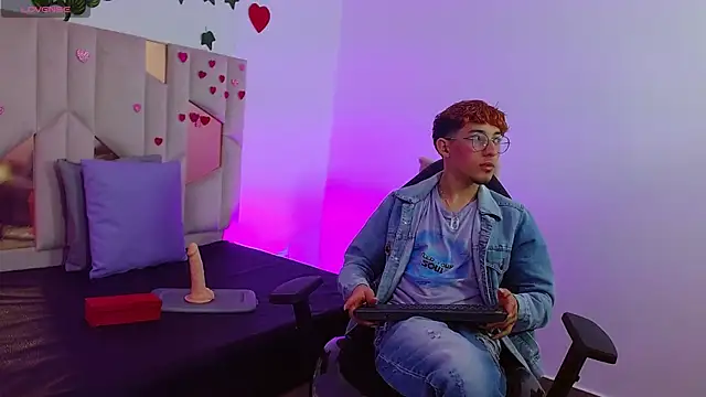 Axel tay online show from February 2025 03:14:02 AM