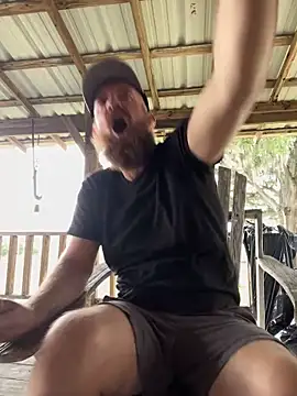 Snapshot of 32XRedBeard chatting on November 2025 05:24:02 PM 32XRedBeard online show from November 2025 05:24:02 PM