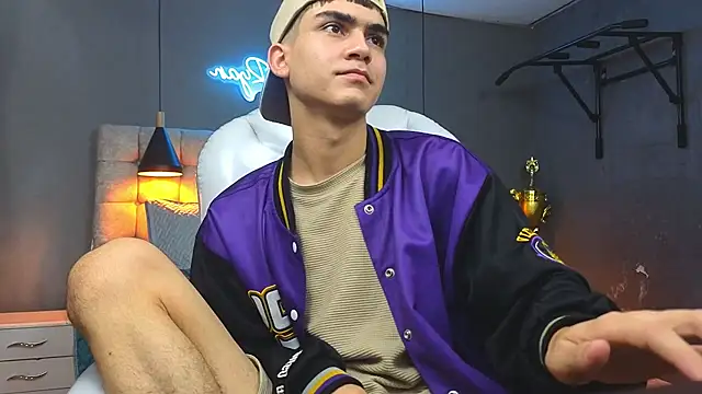 Tommy18   online show from February 2025 06:30:02 AM