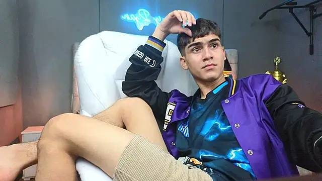 Tommy18   online show from February 2025 09:34:02 AM