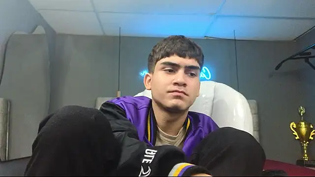 Tommy18   online show from February 2025 07:12:01 AM