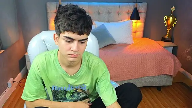 Tommy18   online show from March 2025 07:13:02 AM