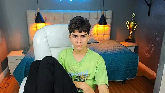 Tommy18   online show from March 2025 11:19:01 AM