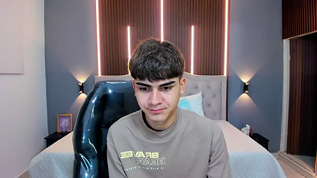 Tommy18   online show from October 2025 03:37:01 AM