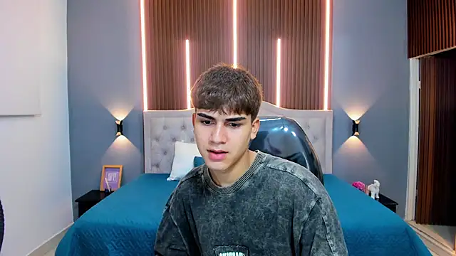 Tommy18   online show from November 2025 04:23:02 AM