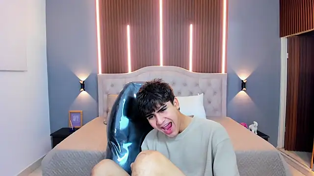 Tommy18   online show from November 2025 03:42:02 AM