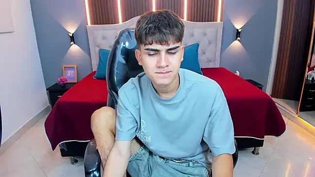 Tommy18   online show from February 2026 03:32:01 AM