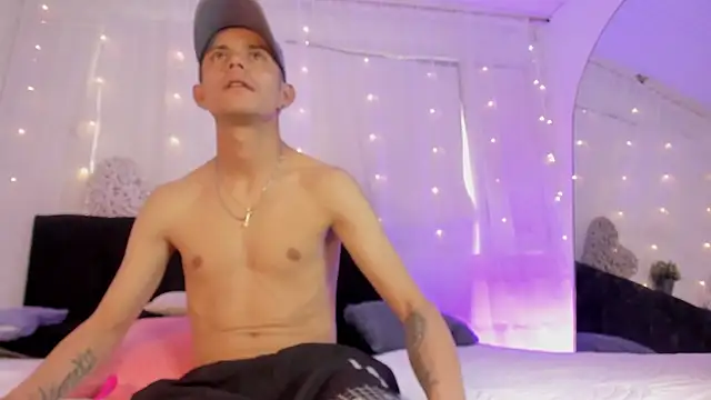 Snapshot of Bonny_and_carrot chatting on November 2025 07:29:02 PM Bonny and carrot online show from November 2025 07:29:02 PM