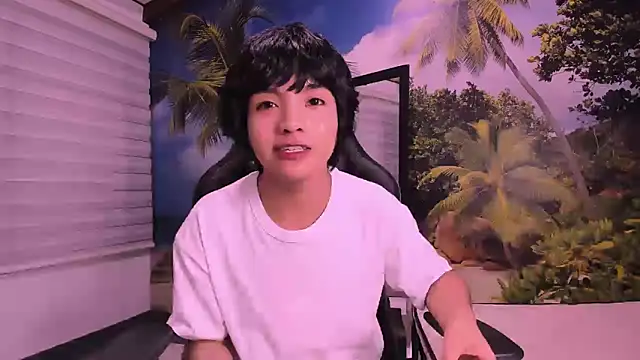 AllanYong18 online show from February 2025 07:56:02 AM