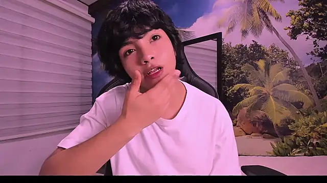 AllanYong18 online show from February 2025 04:36:02 AM