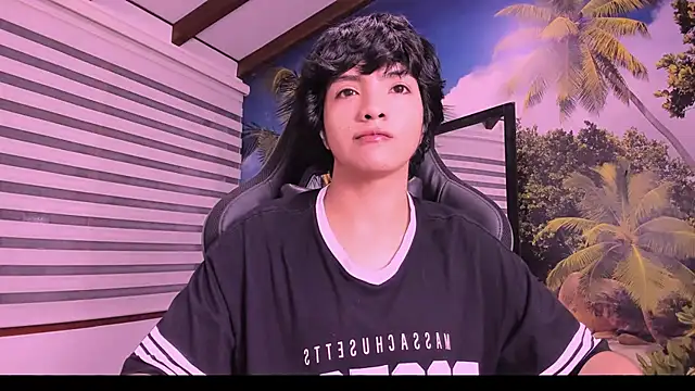 AllanYong18 online show from February 2025 08:41:01 AM