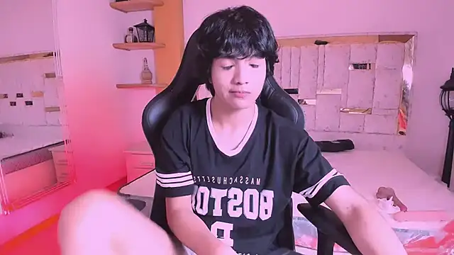 AllanYong18 online show from March 2025 08:02:02 AM