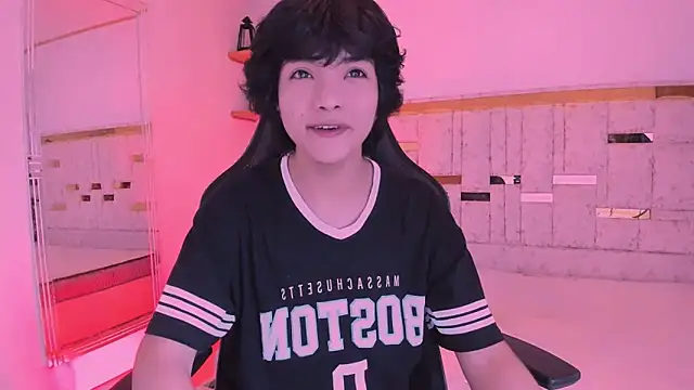 AllanYong18 online show from March 2025 10:18:02 AM