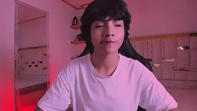 AllanYong18 online show from March 2025 01:43:02 AM