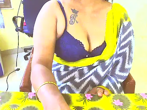 Snapshot of sriyazhini chatting on February 2026 05:56:01 AM sriyazhini online show from February 2026 05:56:01 AM