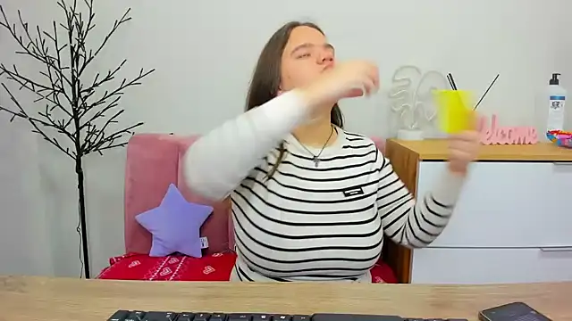 AdeleCruz online show from February 2025 01:09:02 PM