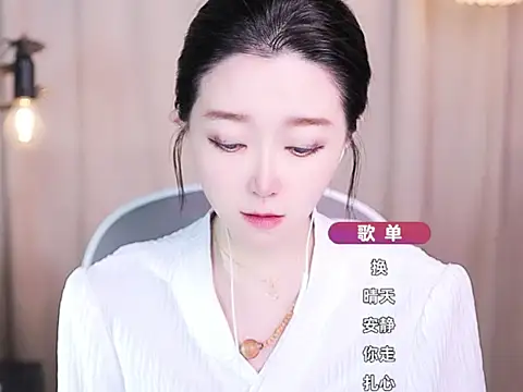 Snapshot of Zoe-99 chatting on October 2025 10:05:01 AM Zoe-99 online show from October 2025 10:05:01 AM