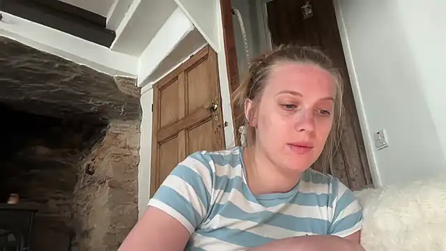 Snapshot of Ella-82 chatting on June 2026 05:57:02 PM Ella-82 online show from June 2026 05:57:02 PM