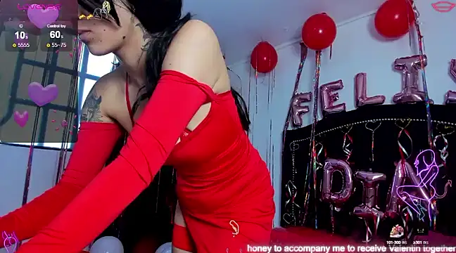 Snapshot of Cleo_Hott chatting on February 2025 09:38:01 PM Cleo Hott online show from February 2025 09:38:01 PM