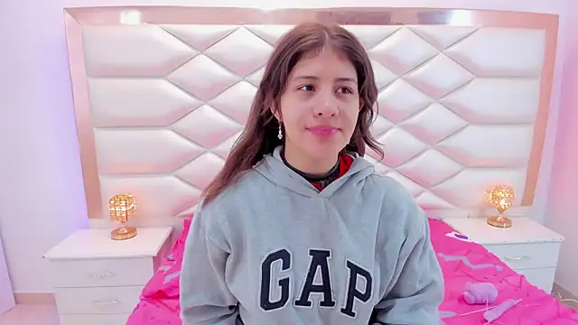 Snapshot of MiaQueen021 chatting on March 2025 12:30:02 PM MiaQueen021 online show from March 2025 12:30:02 PM