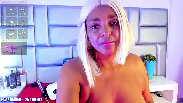 LovelyNickii online show from November 2025 01:22:01 PM